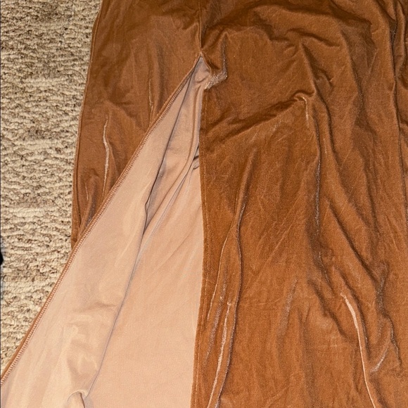 One-Shoulder Long Velvet Dress - Picture 4 of 4